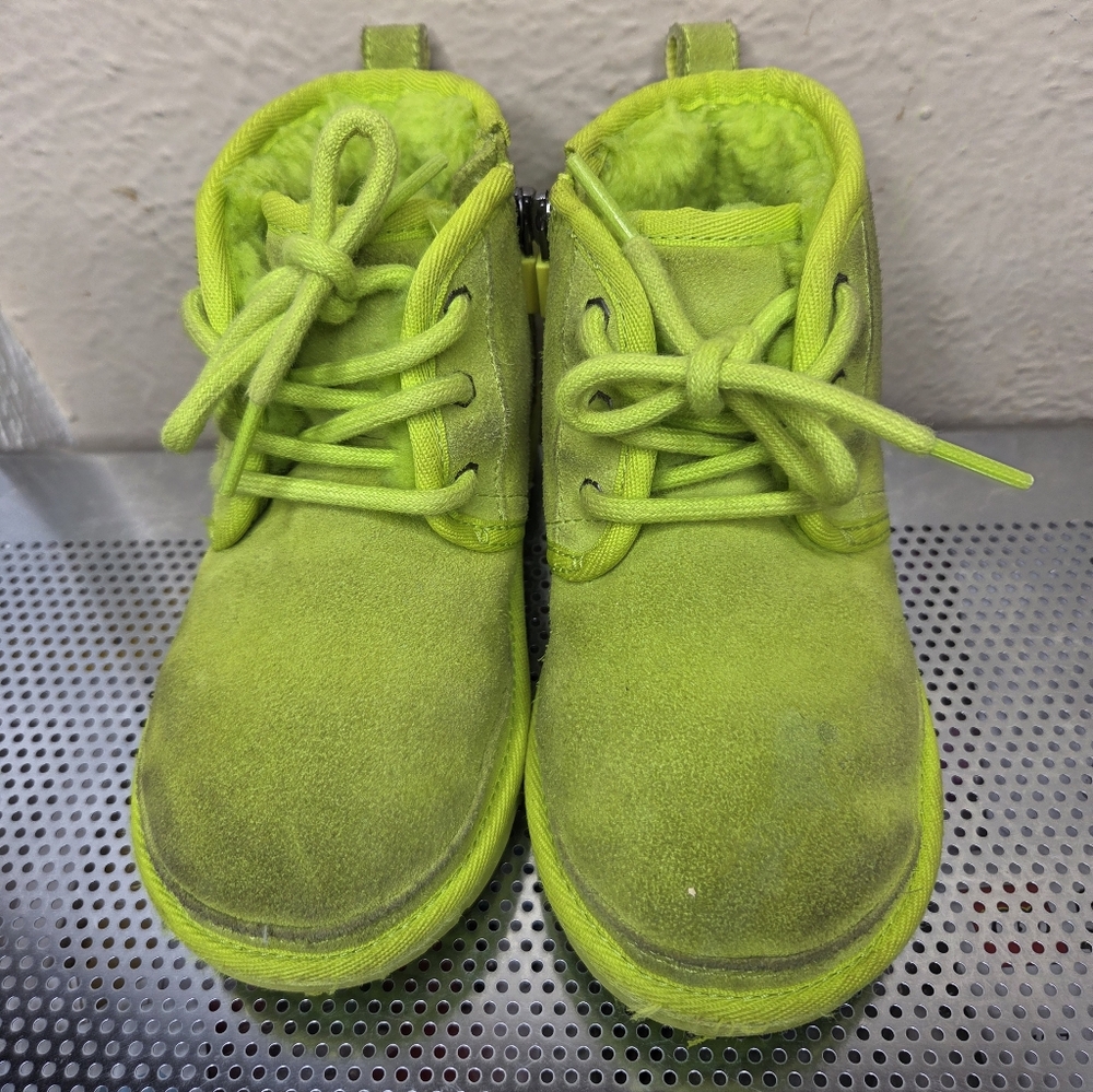 UGG Kids’ Bright Green Neumel Sheepskin Chukka Boots Winter Cold Size 11